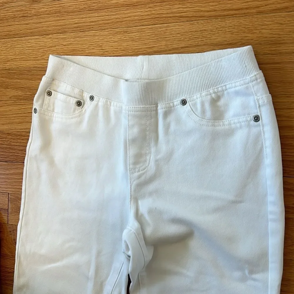 Chico’s platinum pull on cropped white jeans, size 0